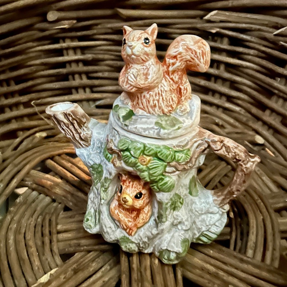 CBK LTD Squirrel Teapot female Brown Tree Trunk Figurine 1992 Vintage Woodland